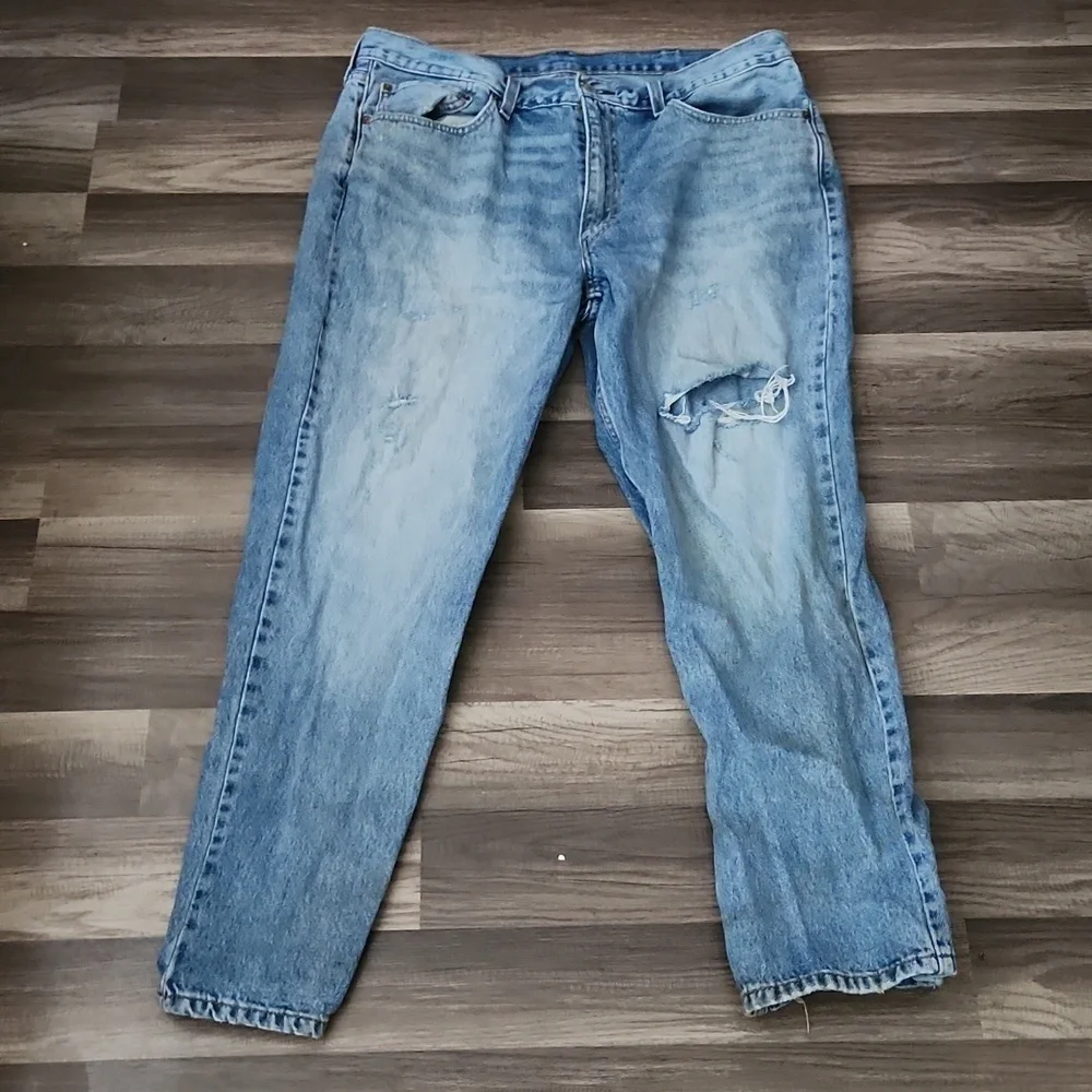 Levi's Lightwash Distressed Jeans Size 38/30
